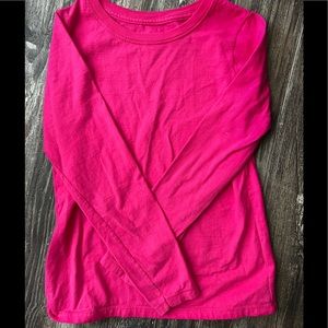 Girl’s long-sleeve t shirt in hot pink.